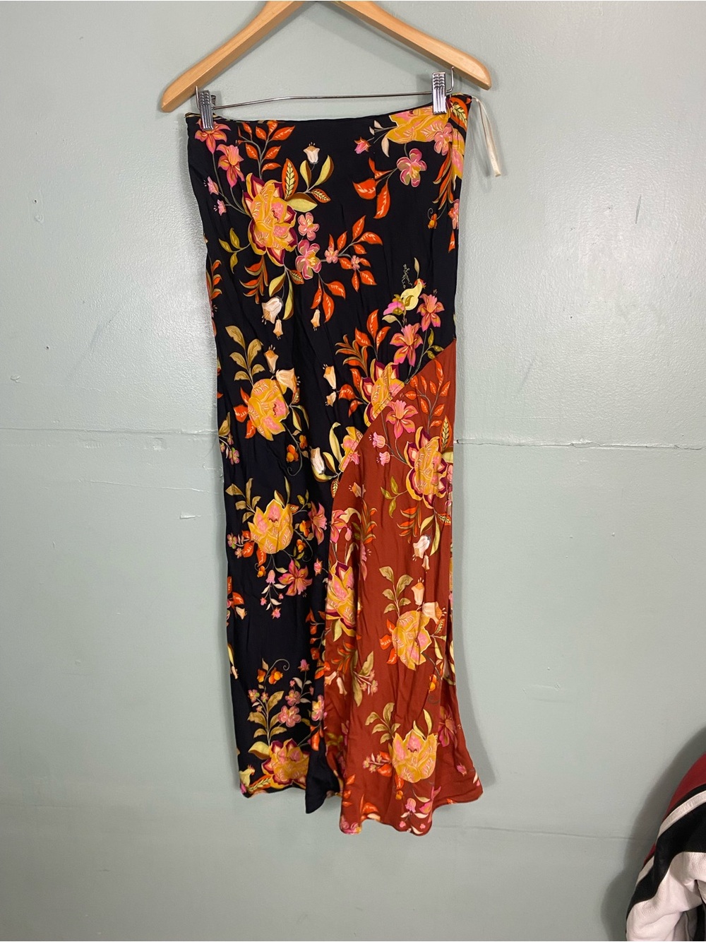 Farm Rio Floral Talita Maxi Skirt Floral Orange Black Medium - Picture 5 of 6